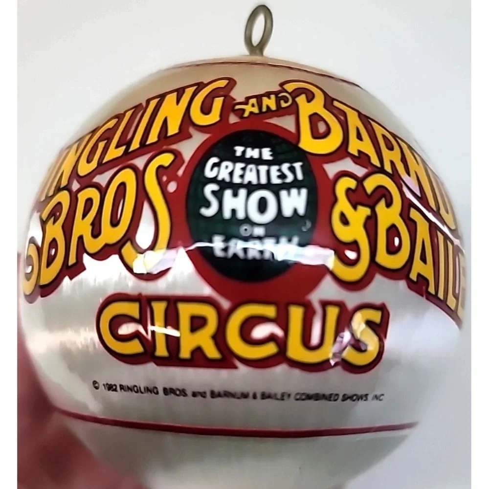 Vtg 1982 Pyramid Ringling Bros Barnum Bailey Bears on Ice Ornament-Original Box‎
